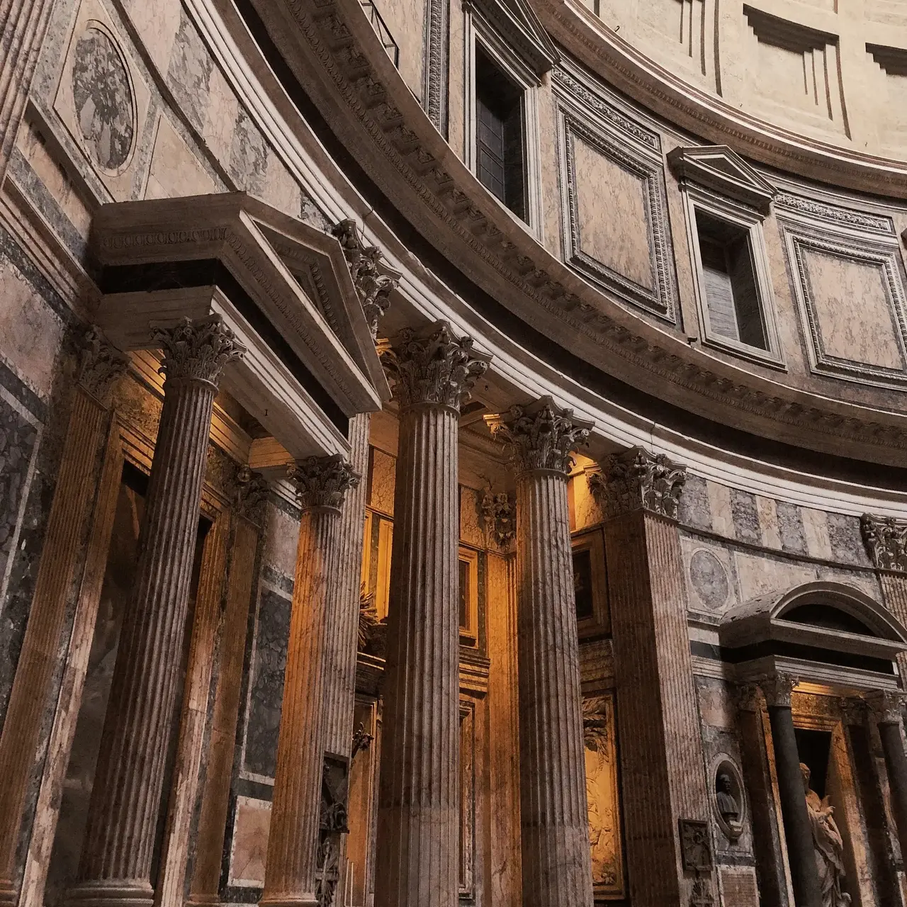 Corinthian Capitals Crown Fluted Columns Corinthian Capitals Crown Fluted Columns.