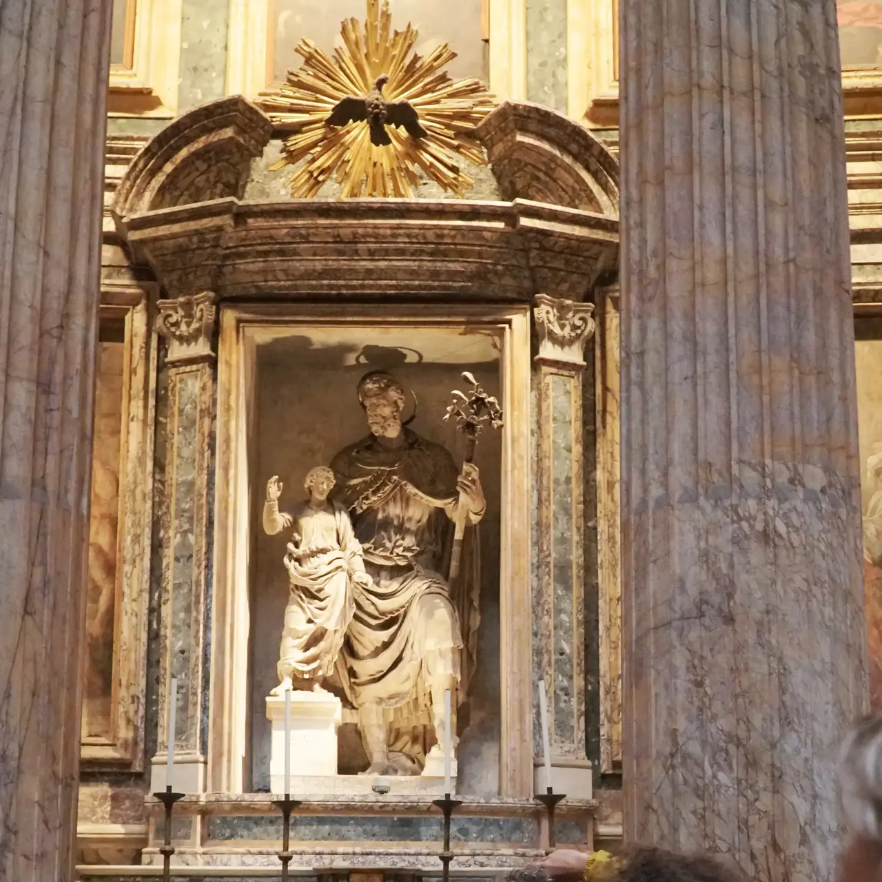 Statues and Artwork in Marble Alcoves Line the Interior Perimeter Statues and Artwork in Marble Alcoves Line the Interior Perimeter.